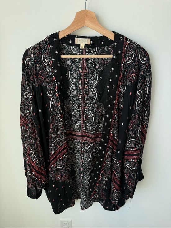 Altar'd State Tops - Altr’d State Black Paisley V-Neck Women's Kimono | S